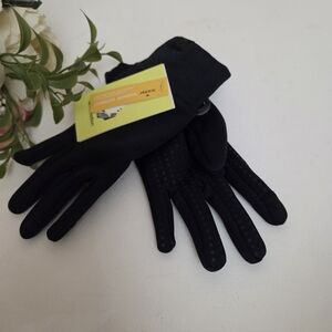 All In Motion Kid's Pair Of Black Gloves. Small Touchscreen Black Gloves For Kid